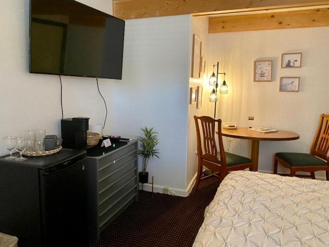 Moose Creek Lodge & Suites Cody Room photo